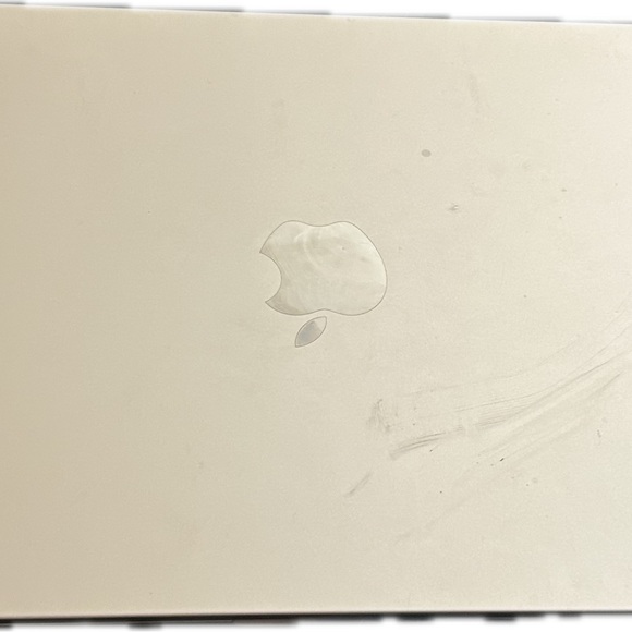 Apple MacBook Air M2 13.5” Starlight